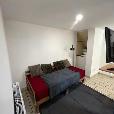 Charmant Studio Avec Terrasse Château-lʼÉvêque