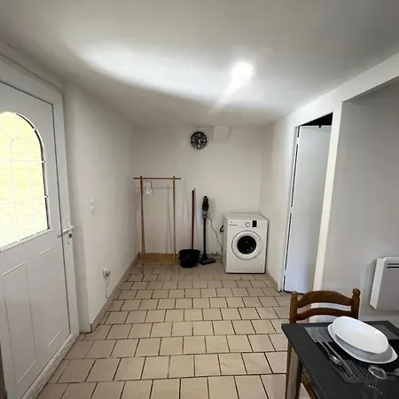 شقة Charmant Studio Avec Terrasse *