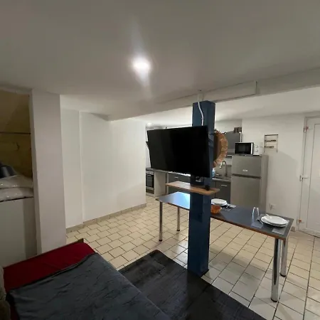 Charmant Studio Avec Terrasse شقة *